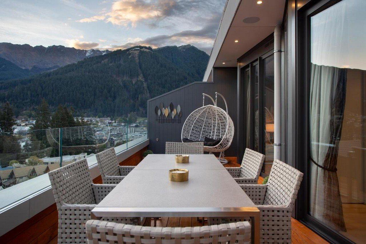 Ramada By Wyndham Queenstown Central Exterior photo