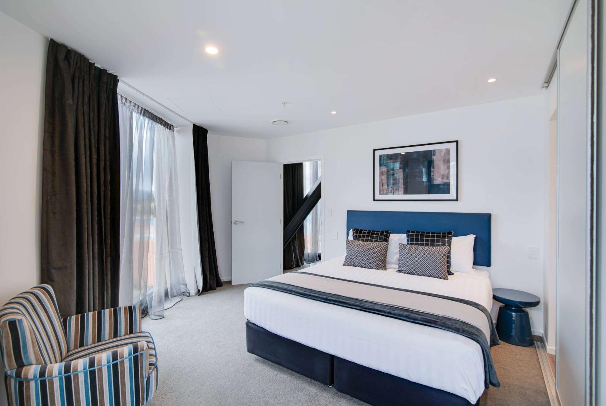 Ramada By Wyndham Queenstown Central Exterior photo
