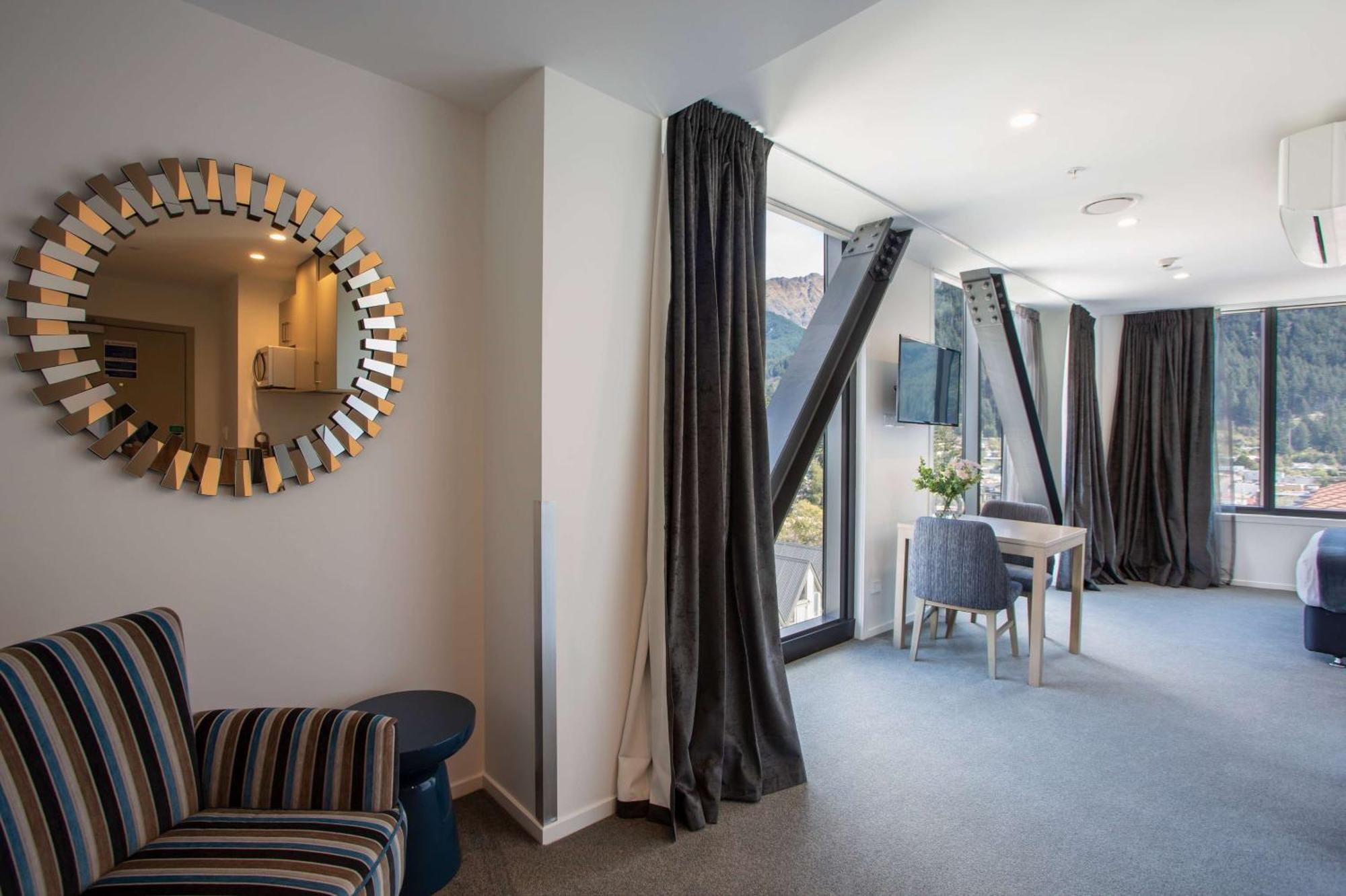 Ramada By Wyndham Queenstown Central Exterior photo
