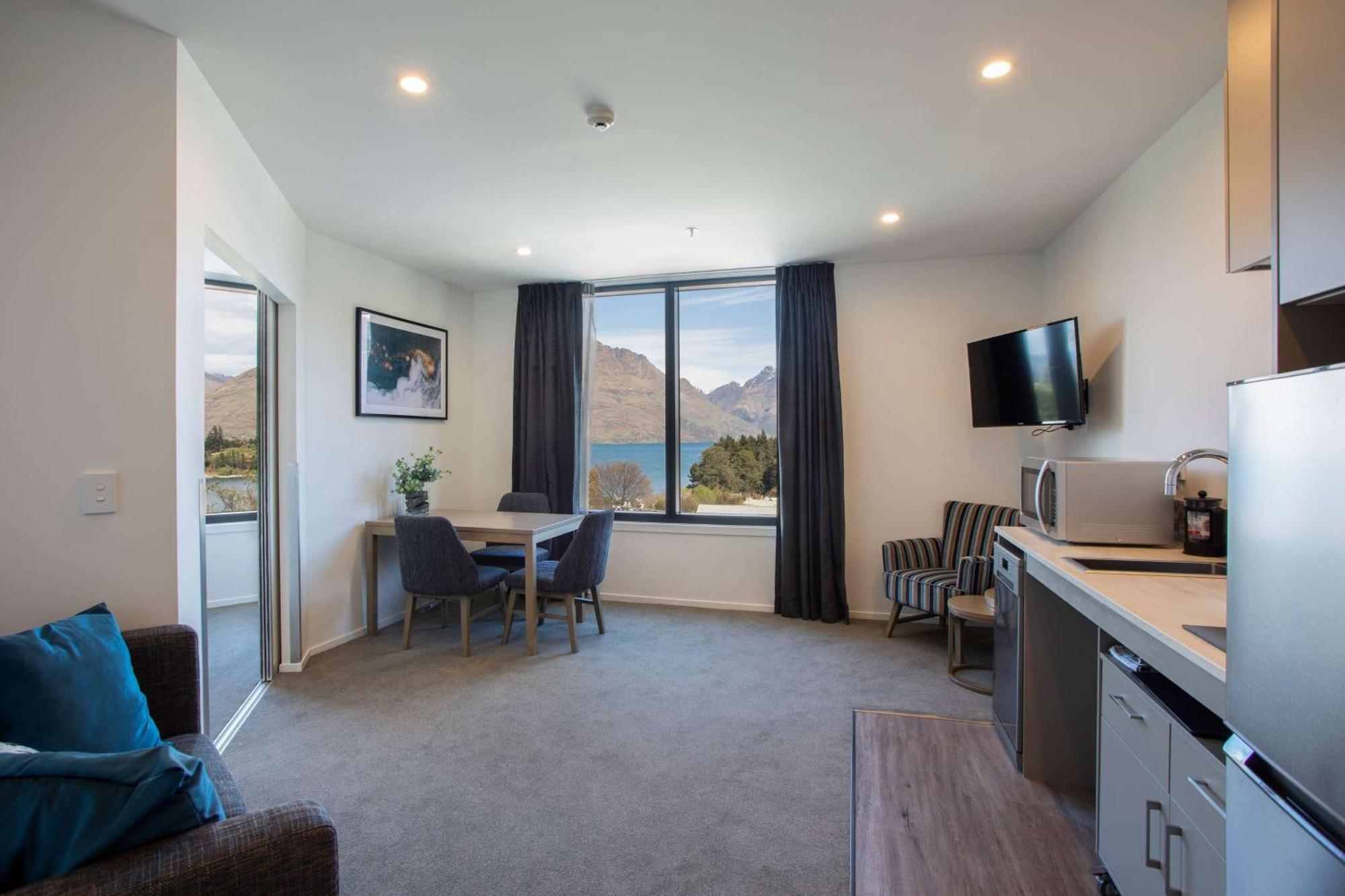 Ramada By Wyndham Queenstown Central Exterior photo