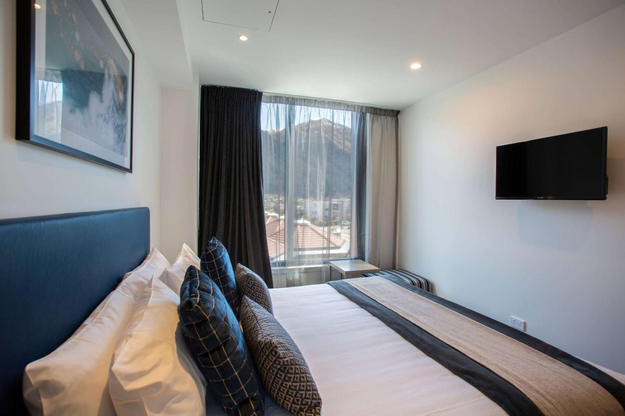 Ramada By Wyndham Queenstown Central Exterior photo