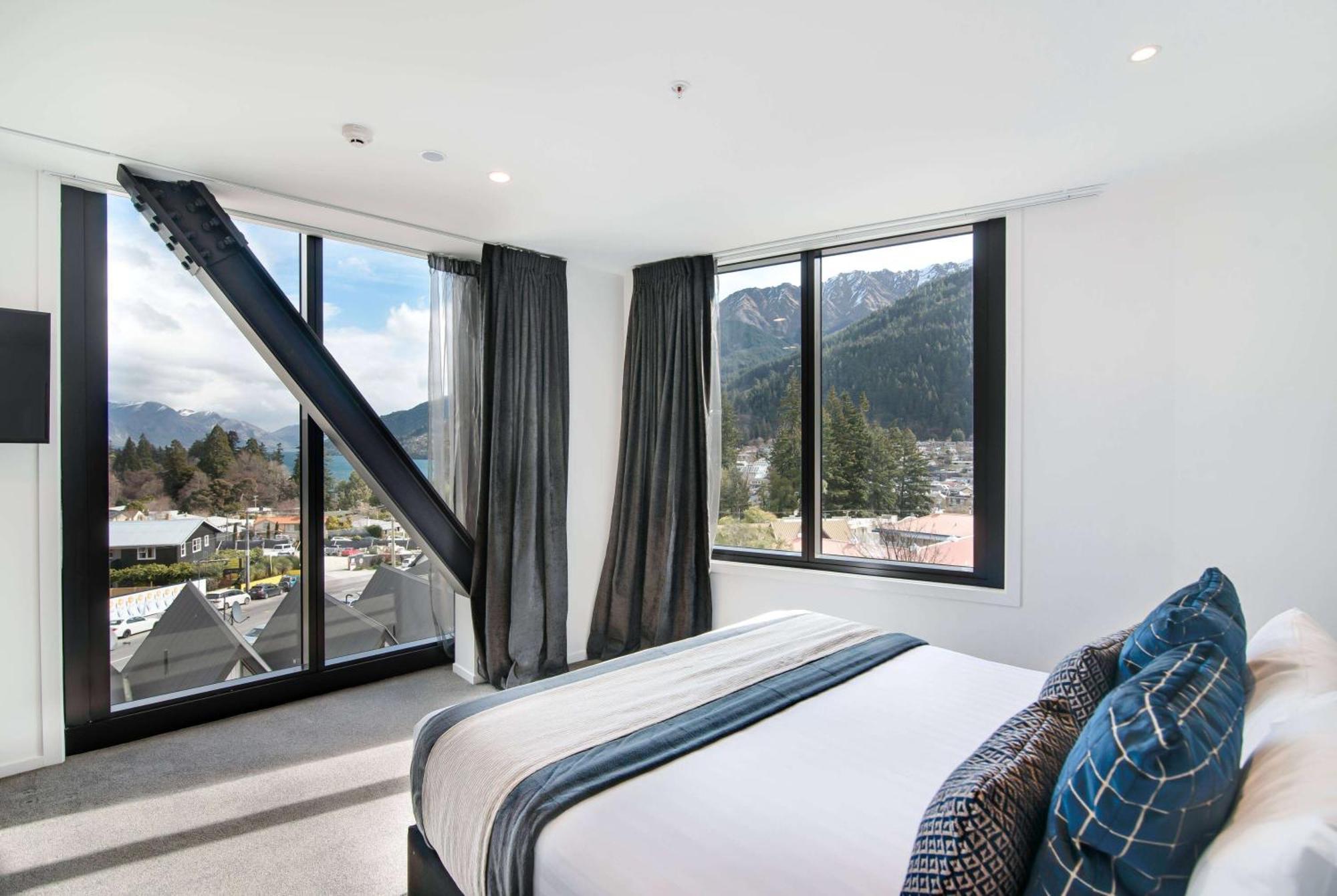 Ramada By Wyndham Queenstown Central Exterior photo