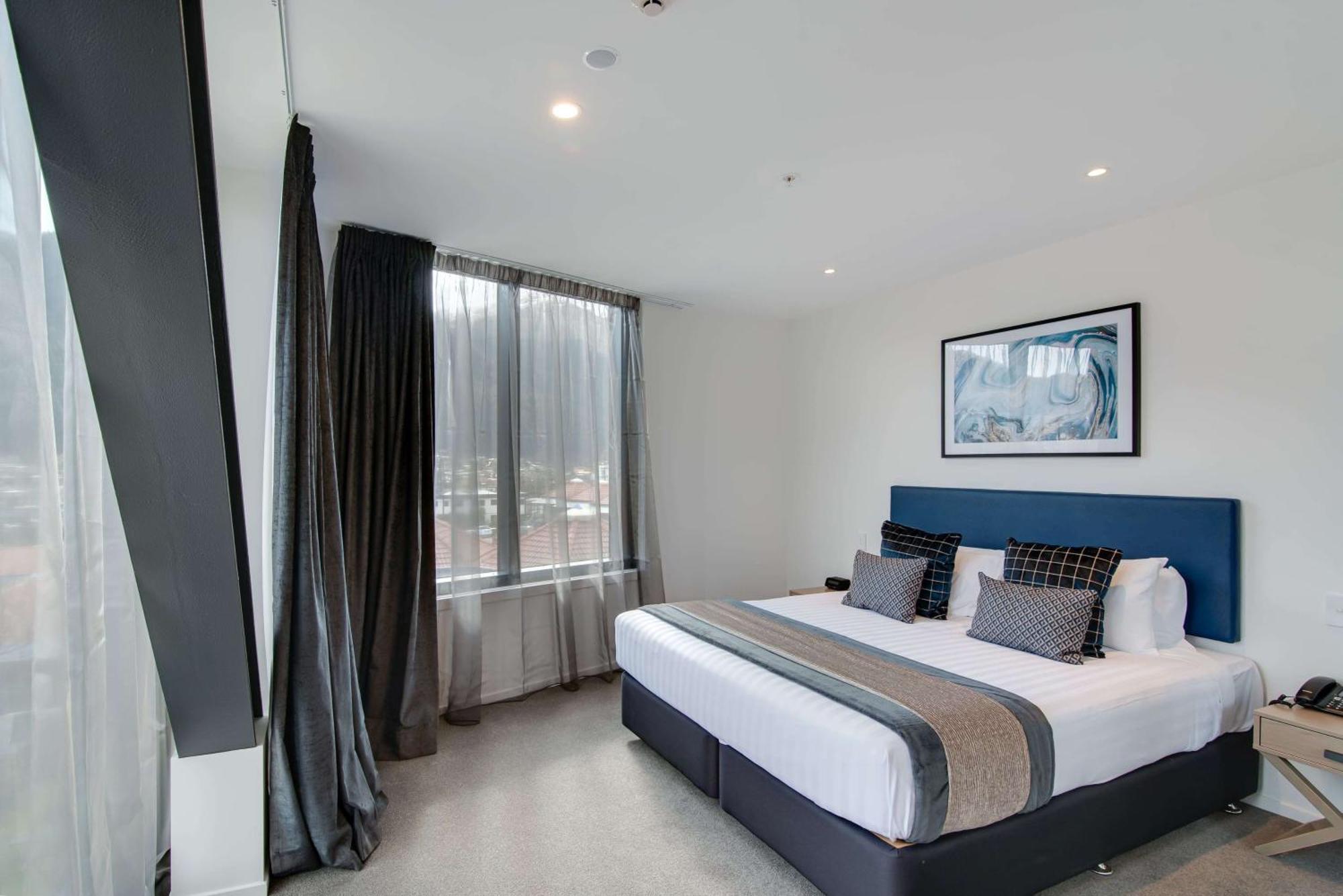 Ramada By Wyndham Queenstown Central Exterior photo