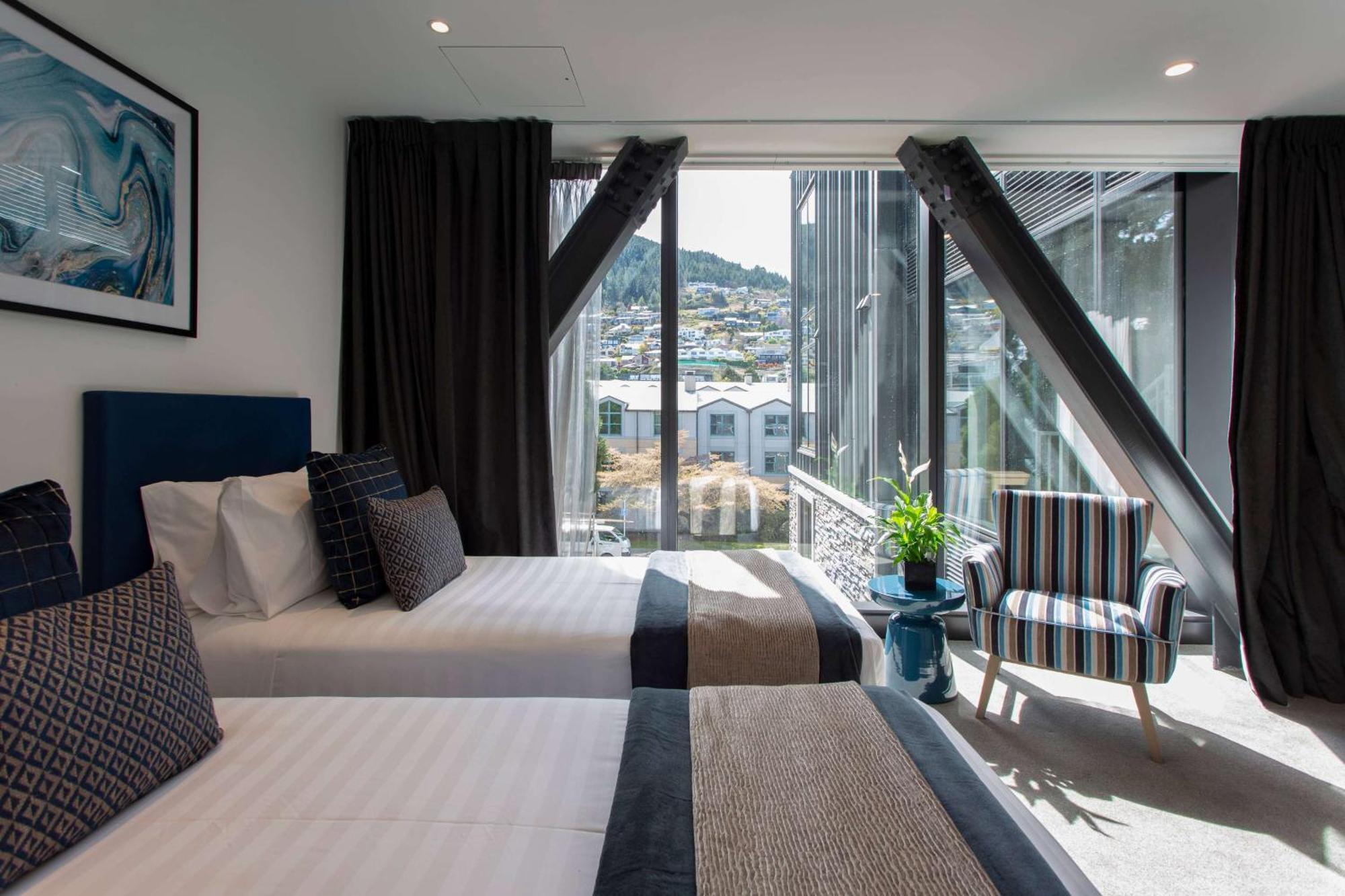 Ramada By Wyndham Queenstown Central Exterior photo