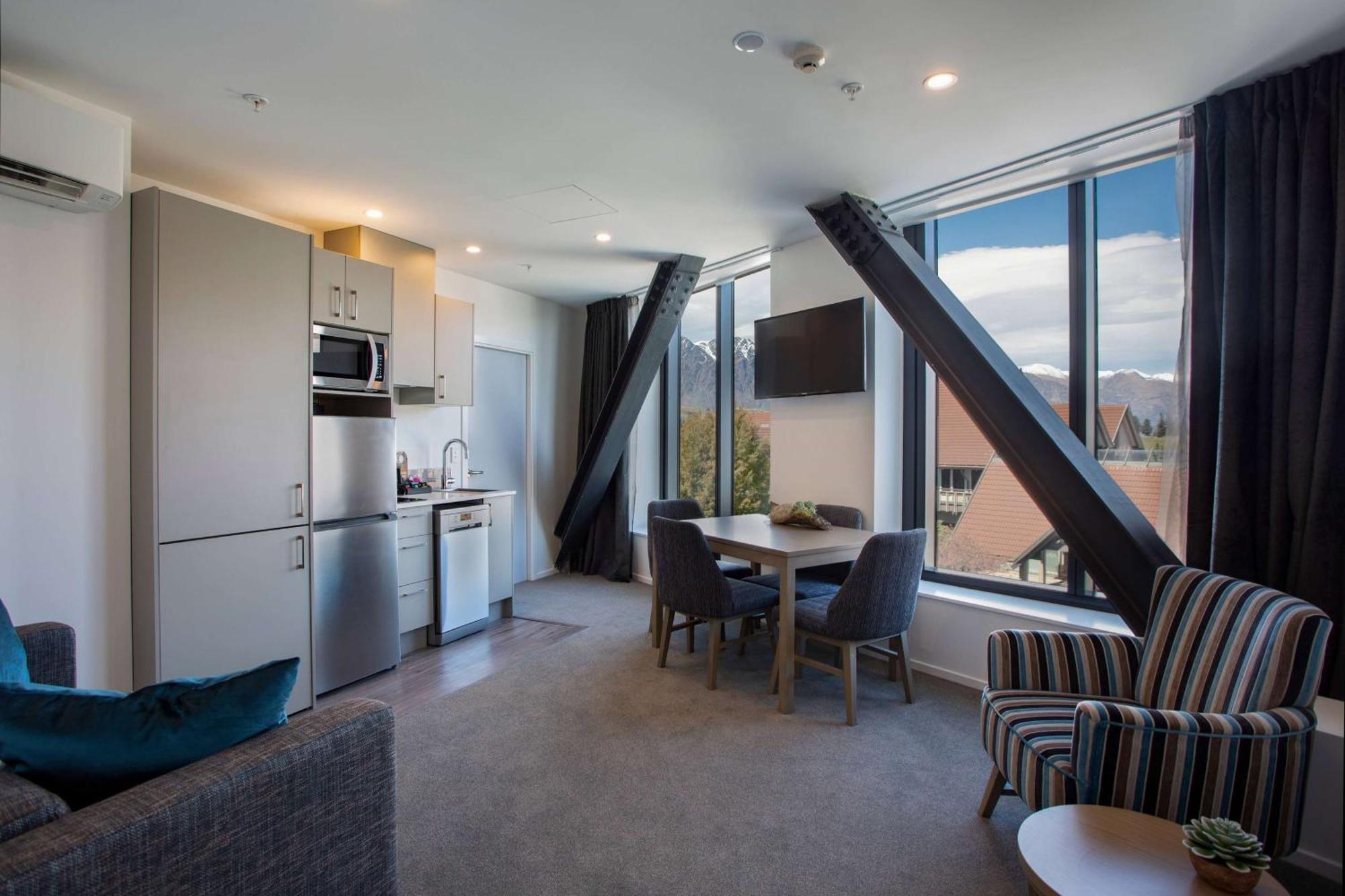 Ramada By Wyndham Queenstown Central Exterior photo