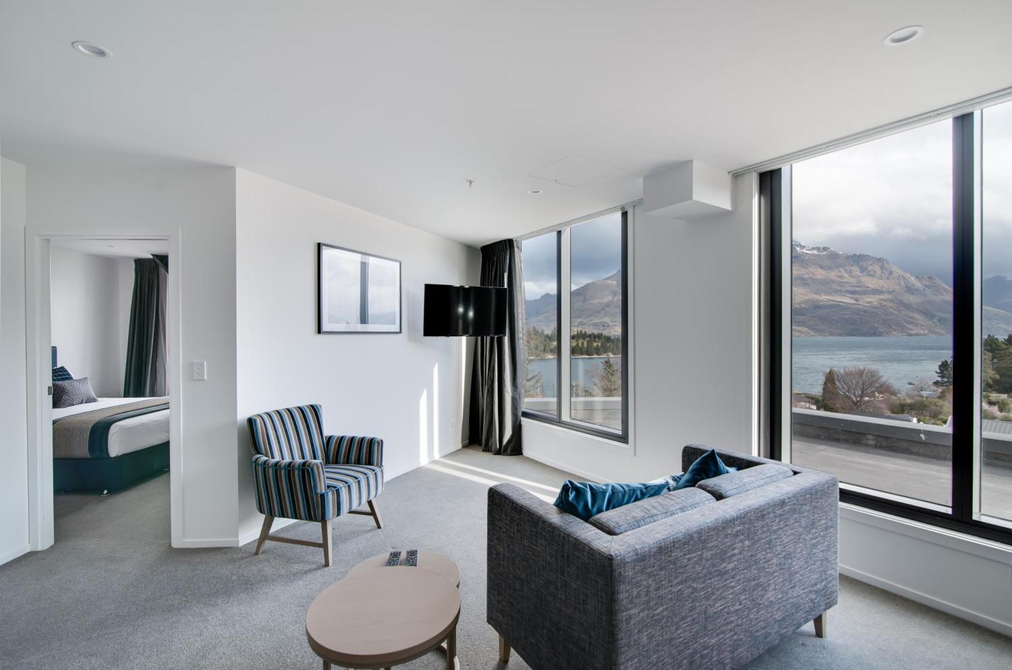 Ramada By Wyndham Queenstown Central Exterior photo