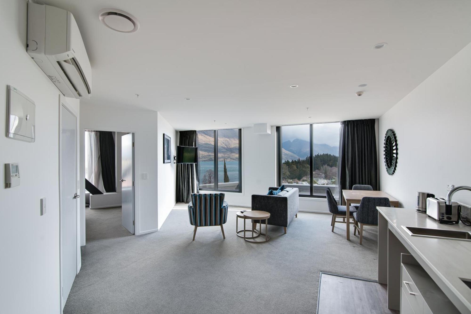 Ramada By Wyndham Queenstown Central Exterior photo