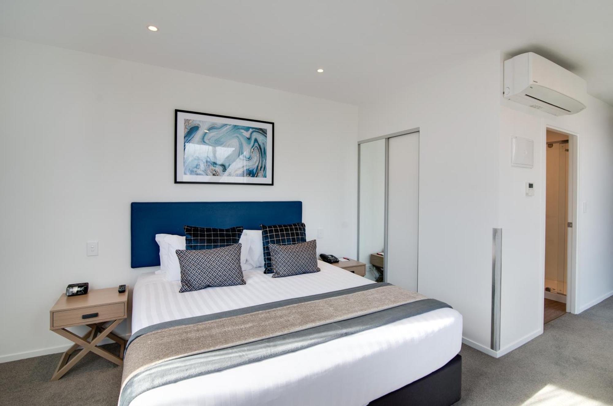 Ramada By Wyndham Queenstown Central Exterior photo
