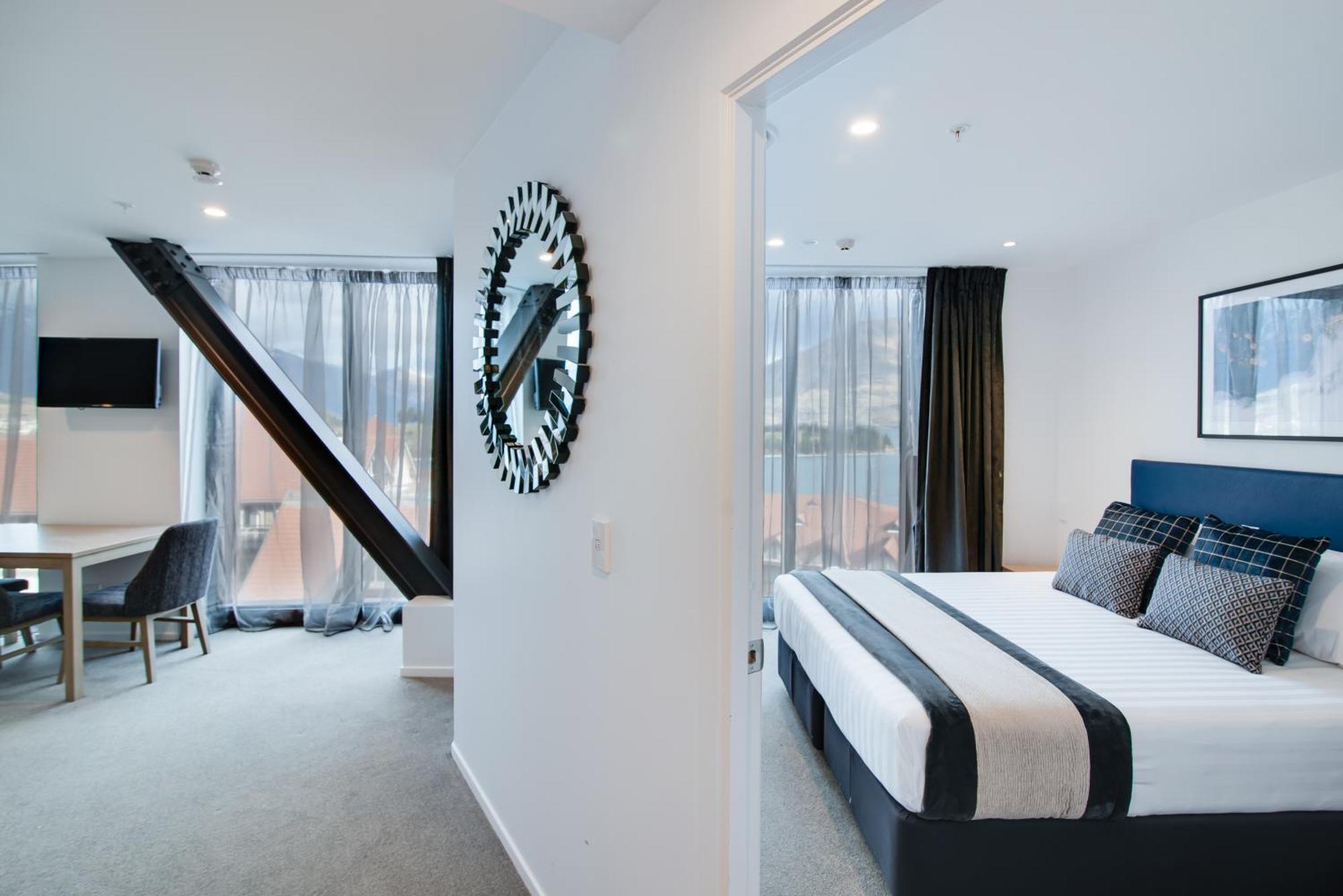 Ramada By Wyndham Queenstown Central Exterior photo