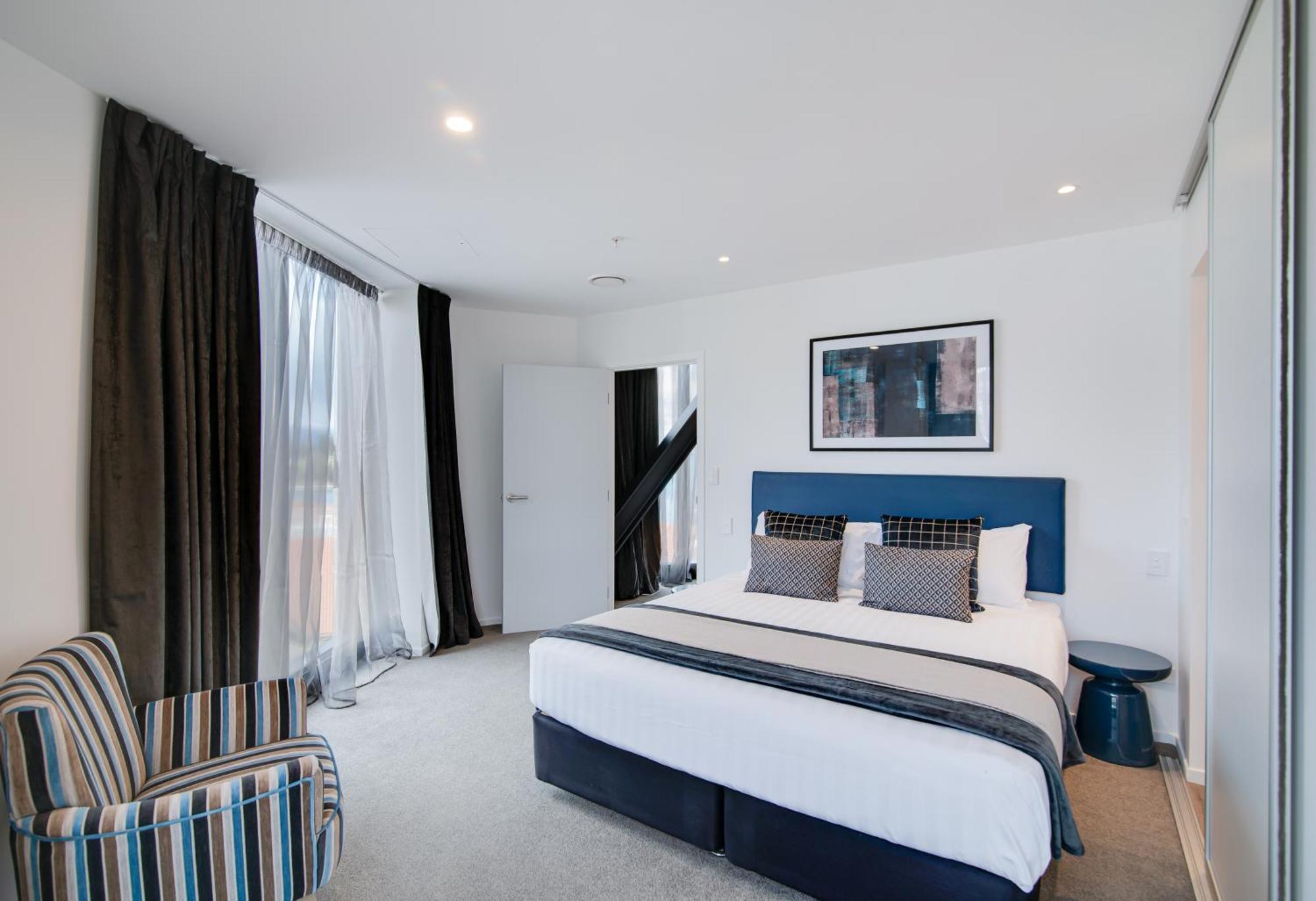 Ramada By Wyndham Queenstown Central Exterior photo